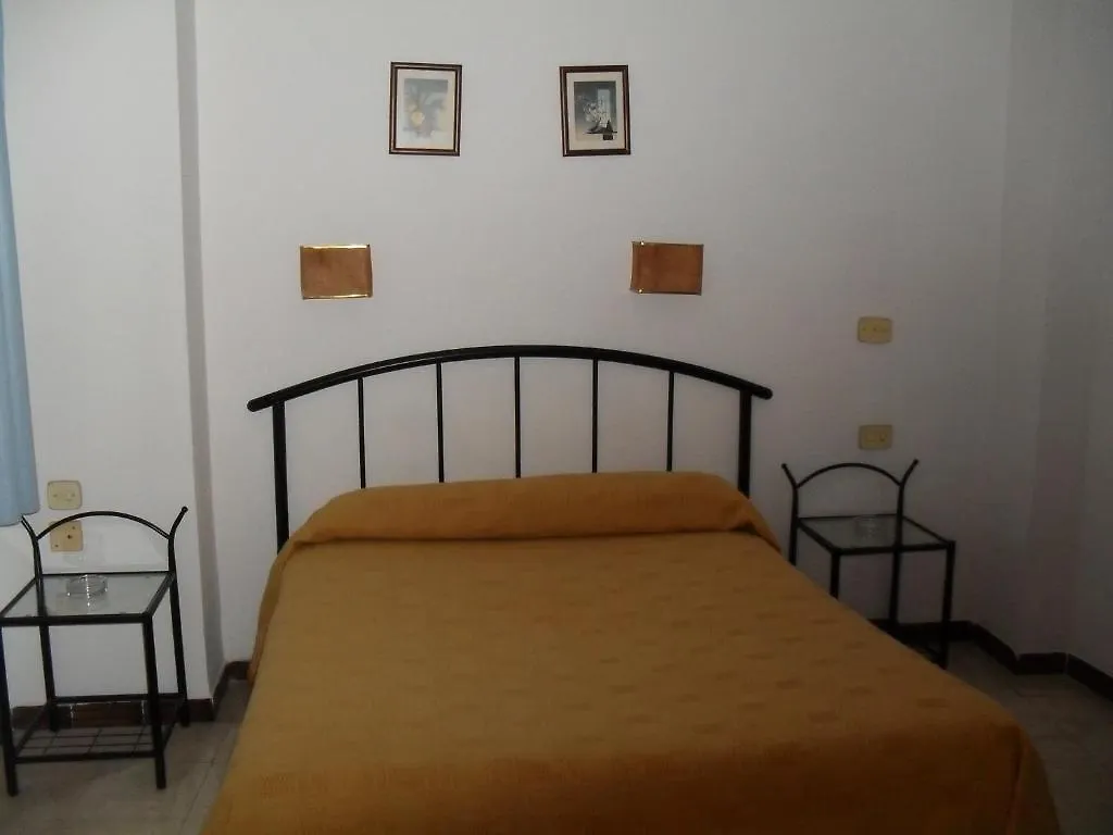 Pension Versalles Αλγεθίρας Πανσιόν