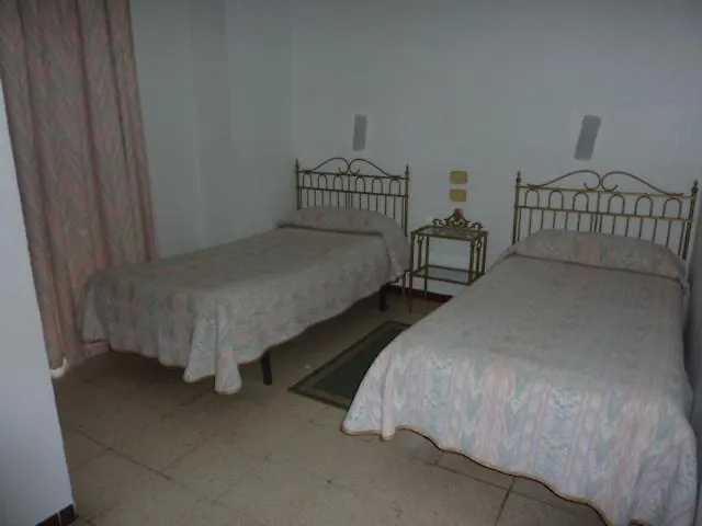 Pension Versalles Αλγεθίρας